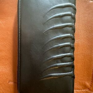 Alexander mcqueen claw wallet